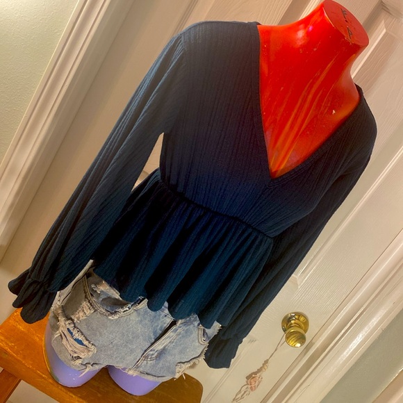 PINK LILY Green Top - Picture 10 of 14